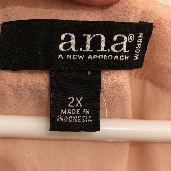 Blush Lace trimmed top - Picture 2 of 4